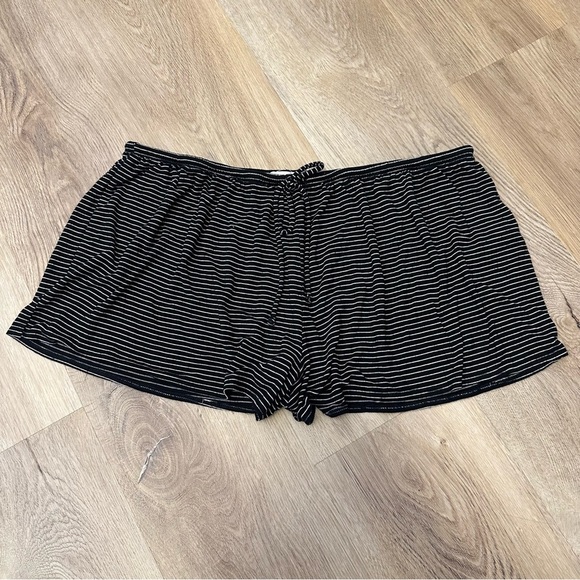 Old Navy Black and White Pajama Shorts Soft Elastic Waist size L - Picture 1 of 5